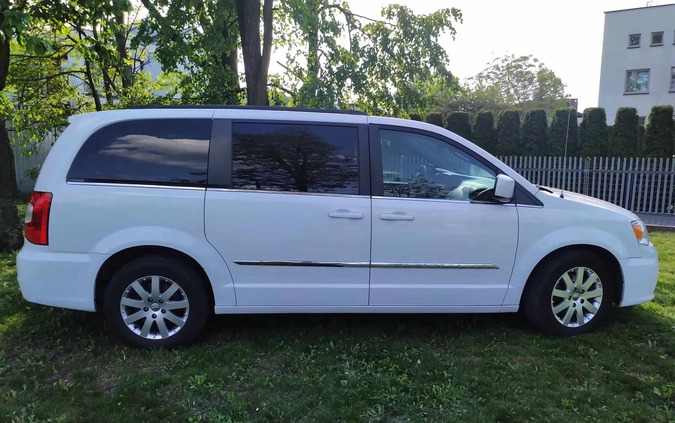 Chrysler Town &amp; Country cena 61850 przebieg: 230000, rok produkcji 2016 z Siedlce małe 56